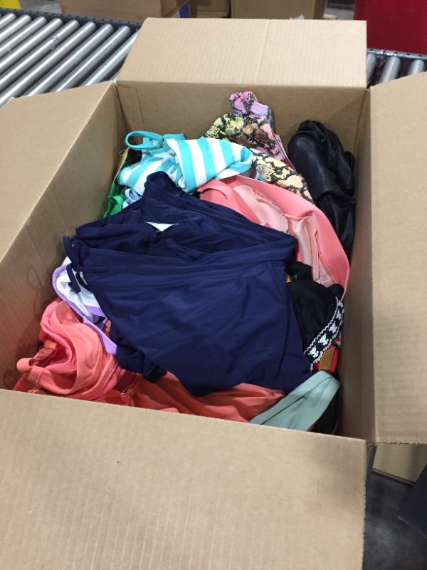 Photo 1 of TARGET WOMENS CLOTHING BOX LOT 

ASSORTED SIZES