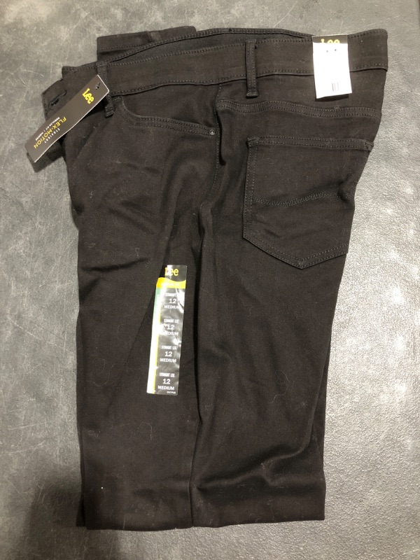 Photo 3 of Lee Women's Flex Motion Regular Fit Straight Leg Jean
SIZE 12 MEDIUM, BLACK. 