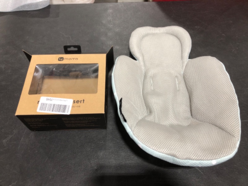 Photo 3 of 4moms rockaRoo and mamaRoo Infant Insert, For Baby, Infant, and Toddler, Machine Washable, Cool Mesh Fabric, Modern Design, Pack of 1
OPEN BOX.