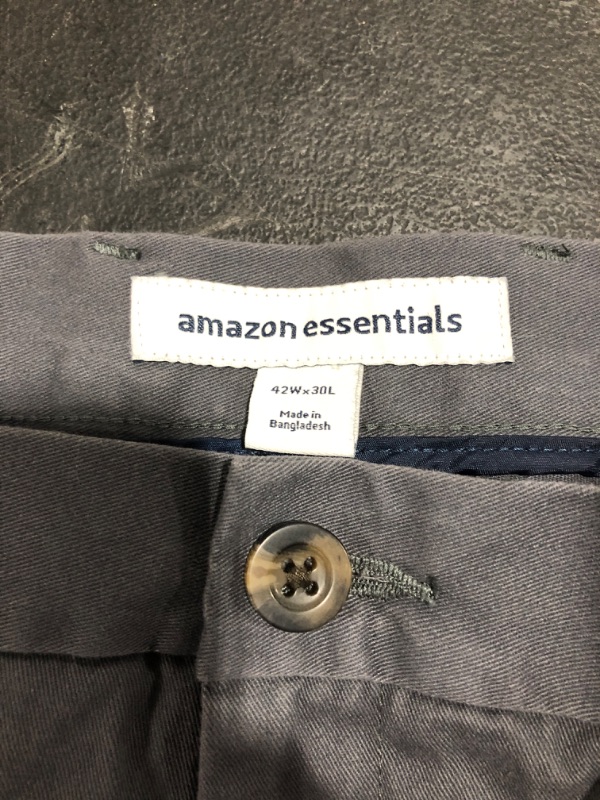 Photo 4 of Amazon Essentials Men's Classic-Fit Wrinkle-Resistant Flat-Front Chino Pant
SIZE 42X30. PRIOR USE. PHOTO FOR REFERENCE.