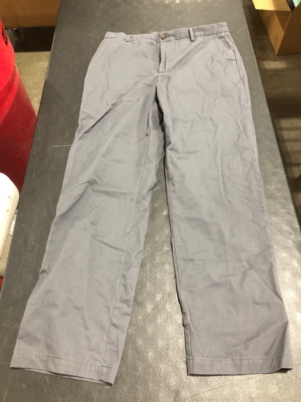 Photo 1 of Amazon Essentials Men's Classic-Fit Wrinkle-Resistant Flat-Front Chino Pant
SIZE 36X34. PRIOR USE.