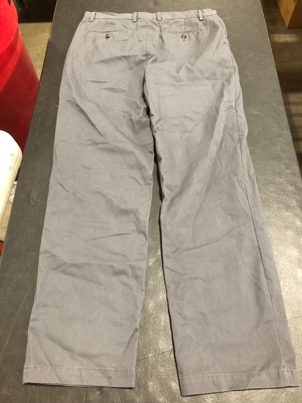 Photo 6 of Amazon Essentials Men's Classic-Fit Wrinkle-Resistant Flat-Front Chino Pant
SIZE 36X34. PRIOR USE.