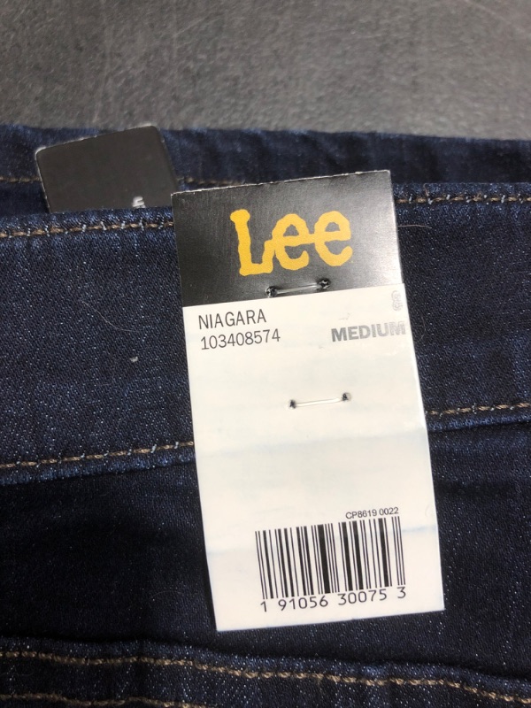 Photo 5 of Lee Women's Flex Motion Regular Fit Straight Leg Jean
SIZE 8 MEDIUM. NEW WITH TAGS. 