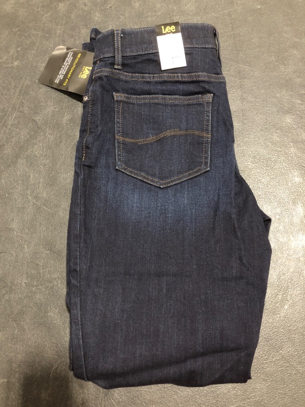 Photo 3 of Lee Women's Flex Motion Regular Fit Straight Leg Jean
SIZE 8 MEDIUM. NEW WITH TAGS. 