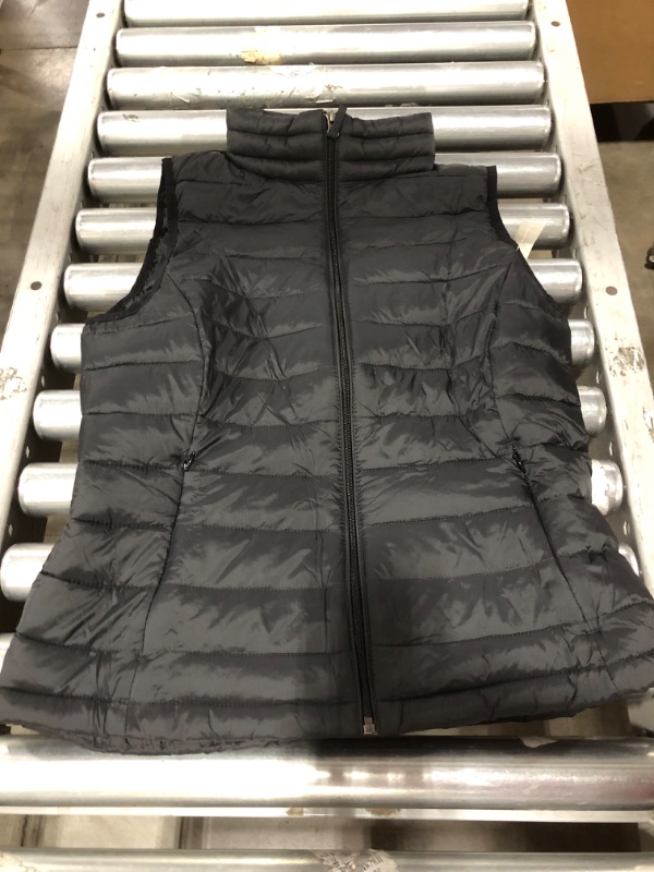 Photo 3 of Amazon Essentials Women's Lightweight Water-Resistant Packable Puffer Vest
SIZE MEDIUM.