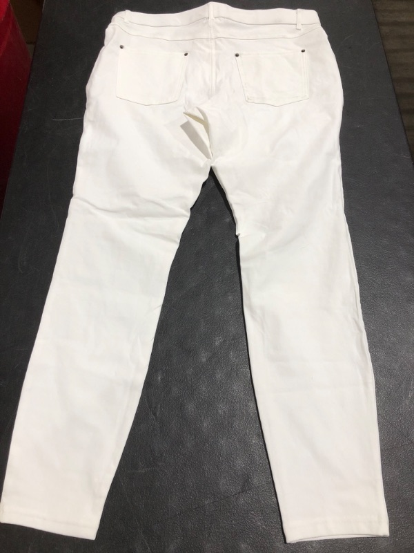 Photo 6 of HUE Women's Ultra Soft High Waist Denim Leggings. WHITE. UNMARKED SIZE. APPROX. LG/XL. PRIOR USE. 
