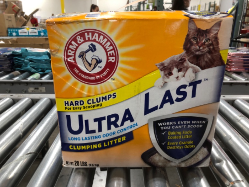 Photo 3 of Arm & Hammer Clumping Litter Ultra Last 20lb. MINOE BOX DAMAGE.
