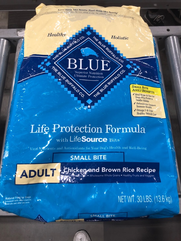 Photo 3 of Blue Buffalo Life Protection Formula Natural Adult Small Bite Dry Dog Food, Chicken and Brown Rice 30-lb
BB 05/2022.