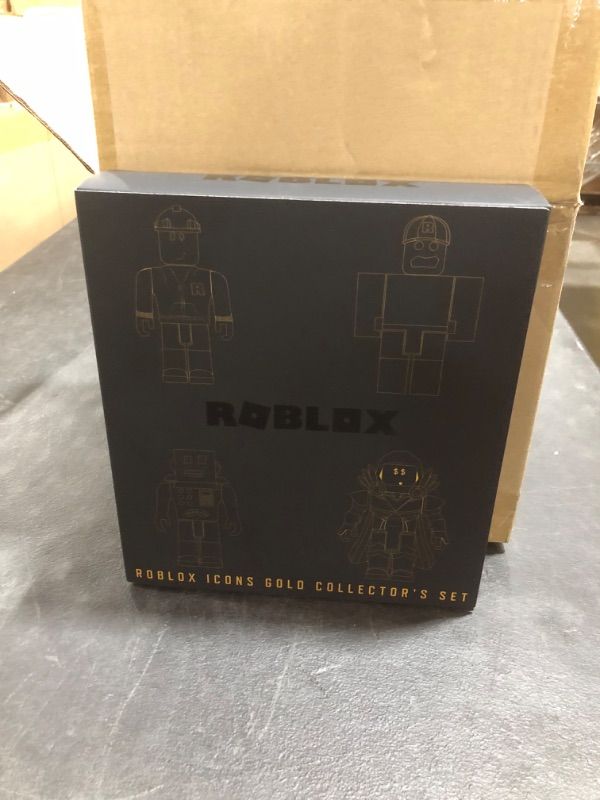 Photo 2 of Roblox Action Collection - 15th Anniversary Gold Collector's Set Figures 4pk (Includes Exclusive Virtual Item)

