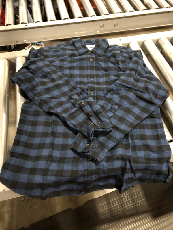 Photo 2 of Amazon Essentials Men's Slim-Fit Long-Sleeve Flannel Shirt
