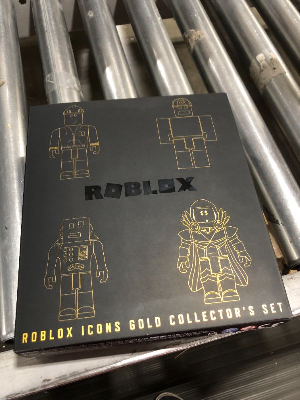 Photo 3 of Roblox Action Collection - 15th Anniversary Gold Collector's Set Figures 4pk