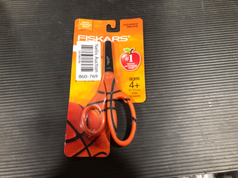 Photo 2 of Fiskars Blunt-tip 5" Safety Edge Scissors Ages 4+
