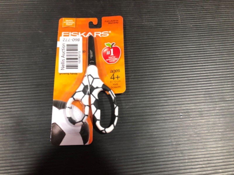 Photo 2 of Fiskars Blunt-tip 5" Safety Edge Scissors Ages 4+
