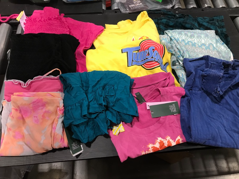 Photo 1 of BUNDLE CLOTHING VARIETY STYLES & SIZES 