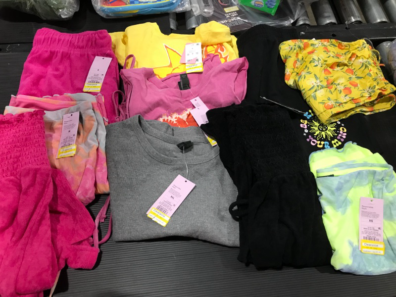Photo 1 of BUNDLE CLOTHING VARIETY STYLES & SIZES 