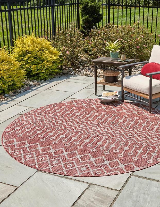 Photo 1 of Unique Loom Outdoor Trellis Collection Area Rug Tribal Geometric Flatweave Design, Tribal Inspired for Indoor/Outdoor Décor (5' 3 x 5' 3 Round, Rust Red/Gray)
