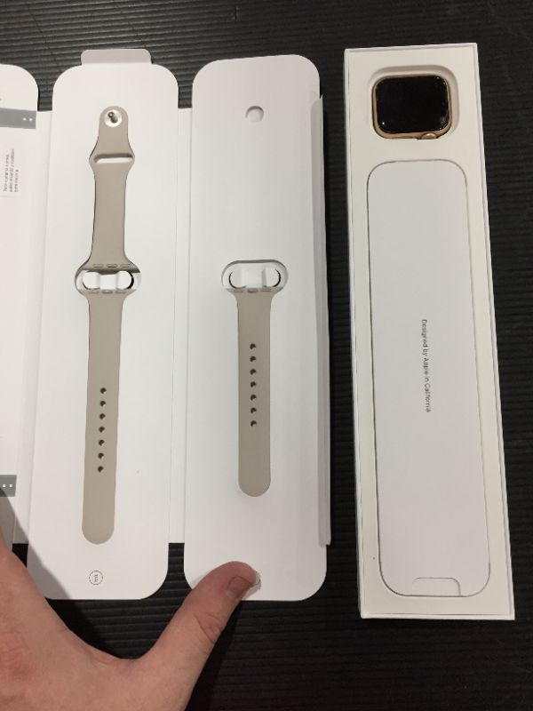 Photo 6 of Apple Watch SE (GPS) Aluminum Case

