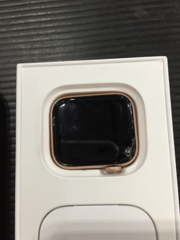 Photo 2 of Apple Watch SE (GPS) Aluminum Case

