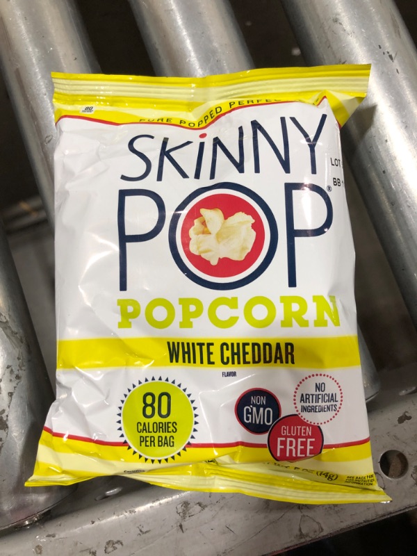 Photo 2 of (20 PACK) SKINNY POP White Cheddar Popcorn, 0.5 OZ (BEST BY 11/1/22)
