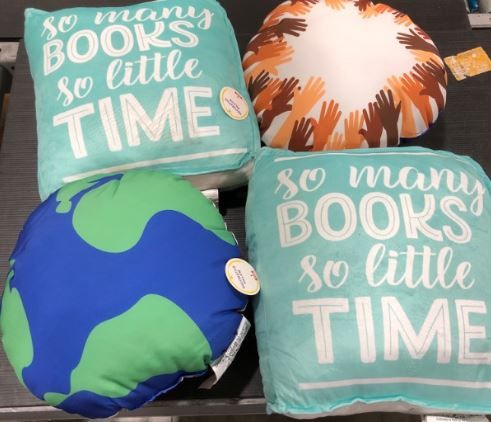 Photo 1 of (4 PACK) DECORATIVE PILLOWS