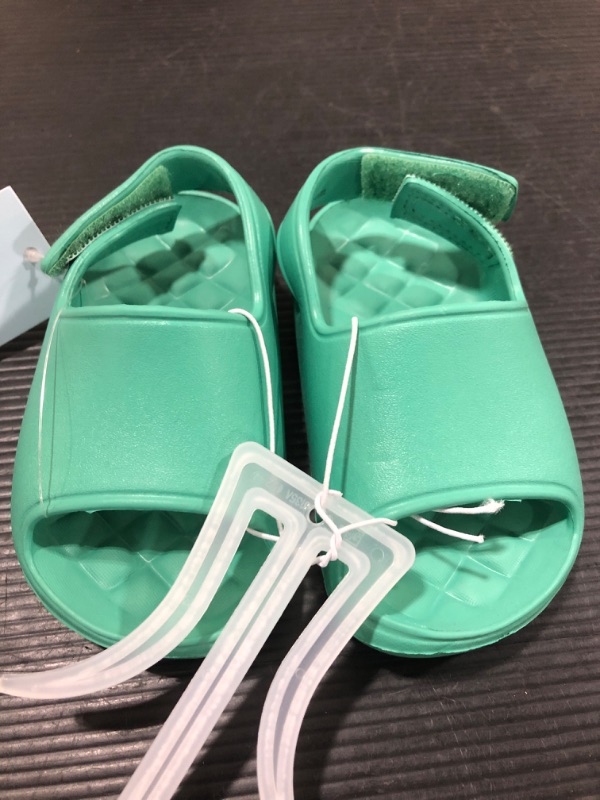 Photo 2 of CHILDRENS SANDALS 5