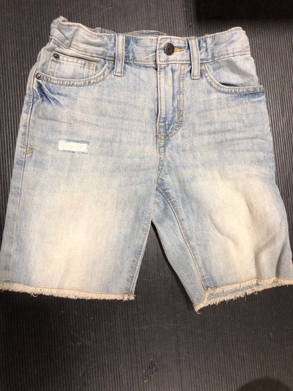 Photo 1 of BOYS SHORTS SIZE 8