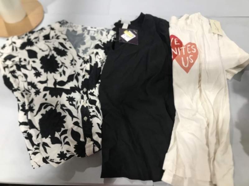 Photo 1 of Box Lot - Women's Plus Size Clothing - 1X