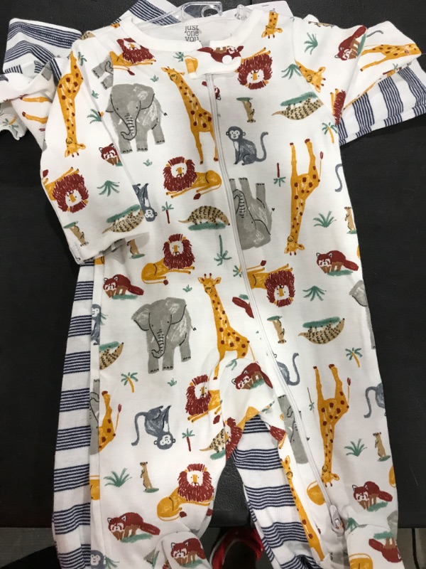 Photo 1 of 2 PAJAMAS  SIZE 3M