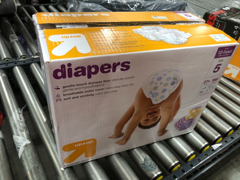 Photo 2 of Diapers Economy Plus Pack - Size 5 - 186ct - Up & Up