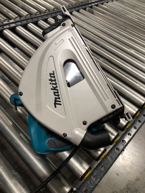 Photo 3 of Makita SP6000J 6-1/2-Inch Plunge Circular Saw
