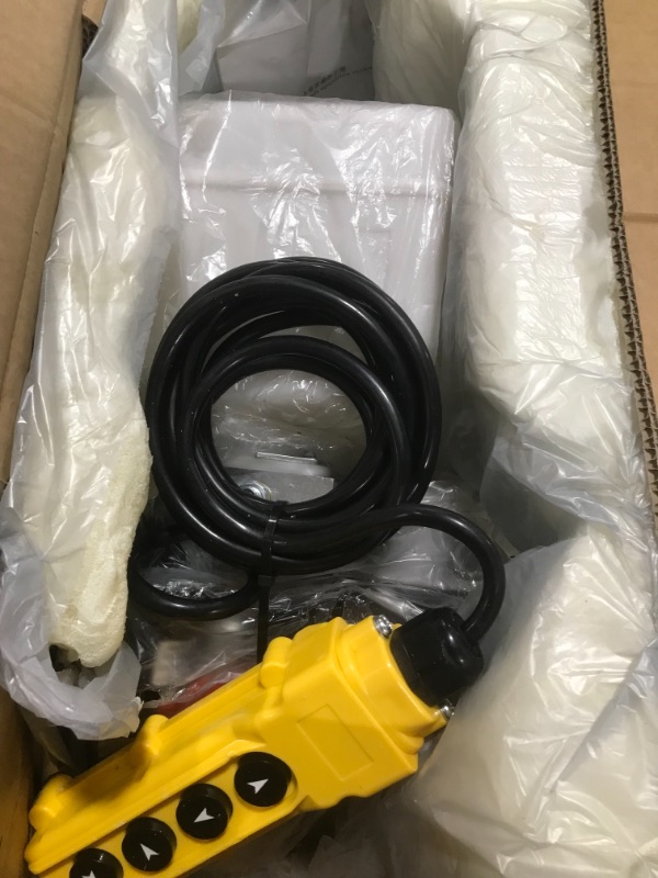 Photo 1 of Happybuy Hydraulic Pump Double Acting Hydraulic Power Unit Double Solenoid Hydraulic Power Pack 12V DC Hydraulic Power Pump with 4.5Liter Reservoir for Dump Trailer Car Lifting