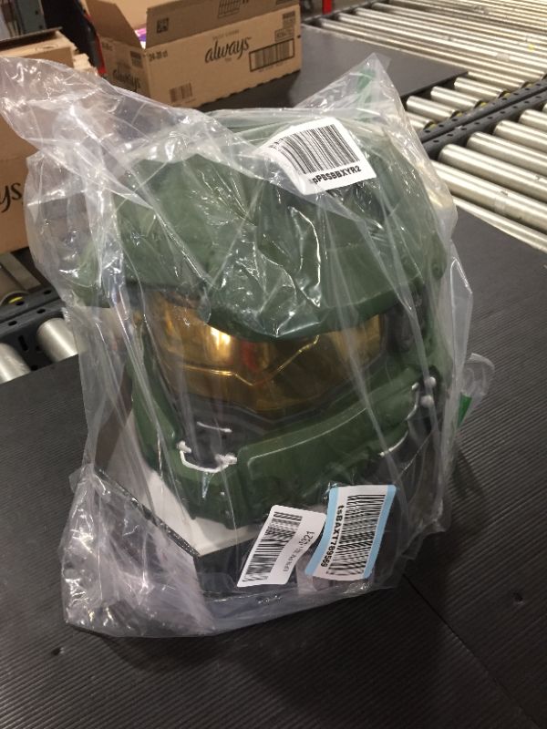 Photo 2 of Adult Deluxe Muscle Master Chief Costume