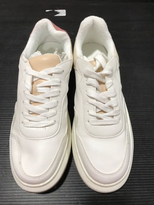 Photo 2 of [Size 11] Women's Flora Sneakers - Universal Thread™
