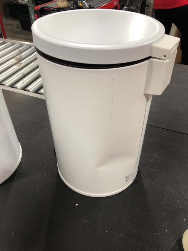 Photo 2 of 12L Round Step Trash Can - Brightroom™ CAN IS SCRATCHED AND DENTED
LID MECHANISM IS UNHOOKED
