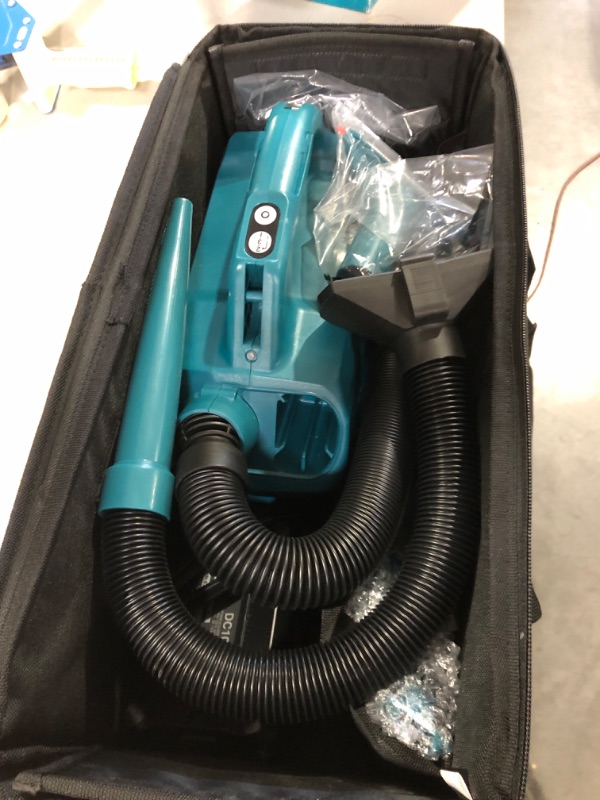 Photo 2 of *SEE NOTES* Makita LC09A1 12V max CXT Lithium-Ion Cordless Vacuum Kit (2.0Ah) with ADP06 12V max CXT Lithium-Ion Cordless Power Source