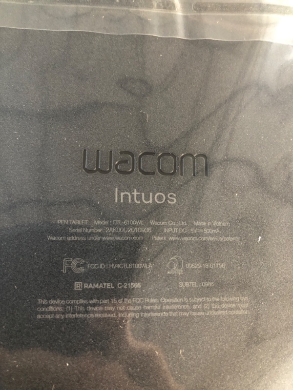 Photo 2 of Wacom Intuos Bluetooth Creative Pen Tablet (Medium, Black)