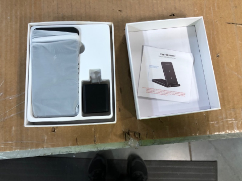 Photo 1 of Mini folding wireless charger 
