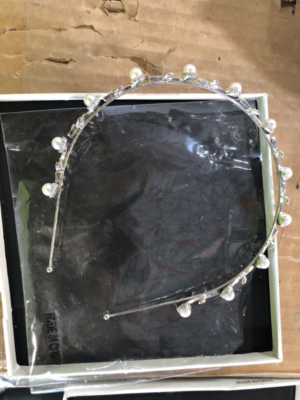 Photo 1 of Sweet V Pearl Headband 