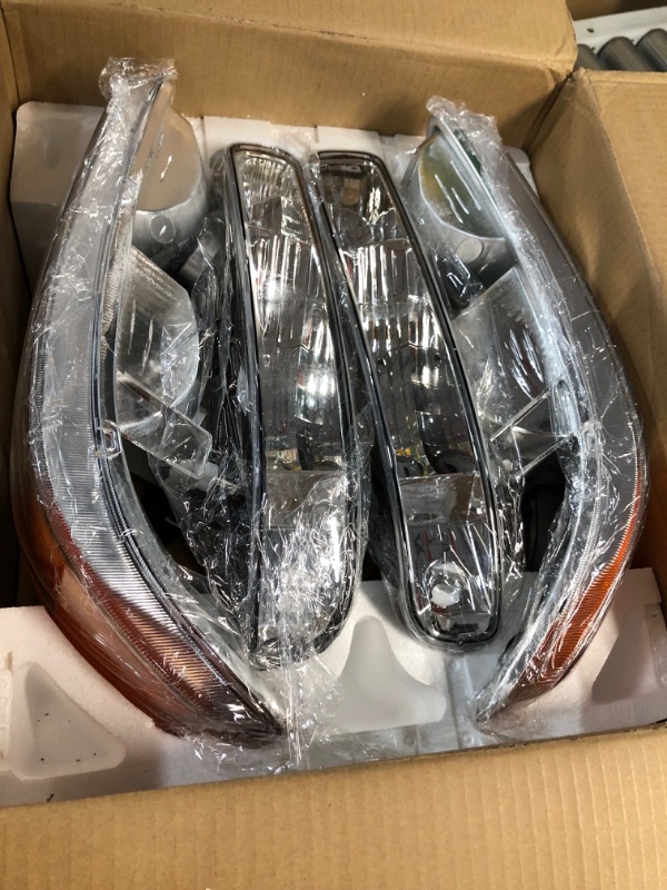 Photo 2 of POLLY WALES 1999-2006 Gmc Sierra/Yukon 1500/2500/3500 Headlight Assembly Headlights for 99-06 Sierra/00-06 Yukon Headlamp Replacement Left and Right - Chrome Housing Clear Lens Amber Reflector