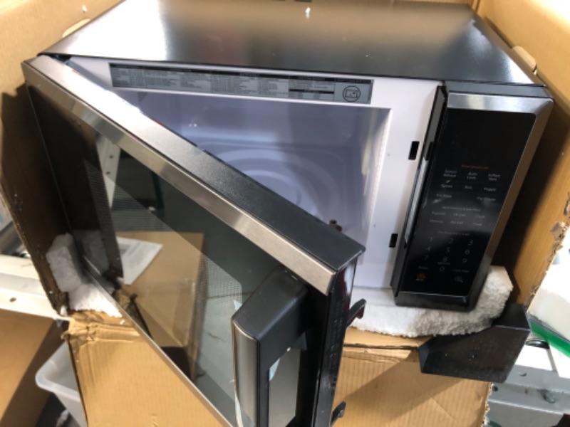 Photo 3 of (LOOKS NEW) TOSHIBA  Countertop Microwave Oven