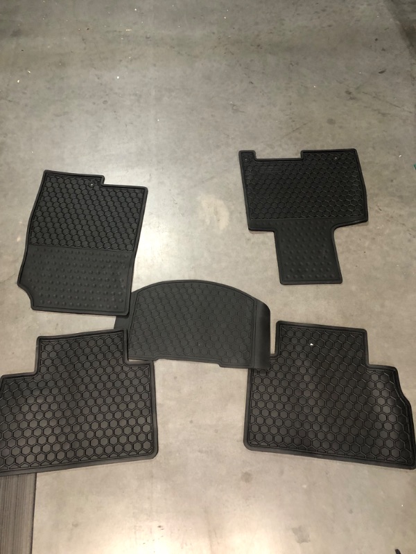 Photo 2 of 5 piece floor mat set driver side 17x25 pass side 19x25
rear 19.5x25 rubber