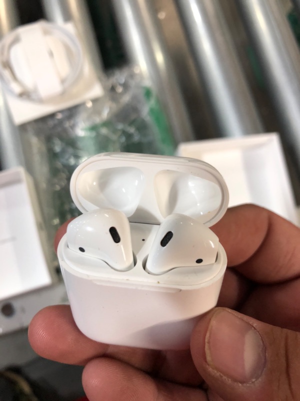 Photo 3 of **read notest** AirPods with Charging Case