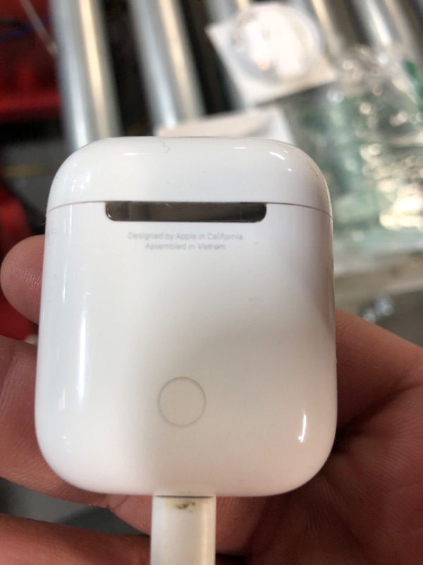 Photo 6 of **read notest** AirPods with Charging Case