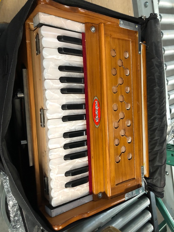 Photo 4 of (PARTS ONLY) Portable Harmonium, Maharaja Musicals, Small, 2 1/4 Octaves Saptak, 3 Fold Bellow, 17x10x10 Inch