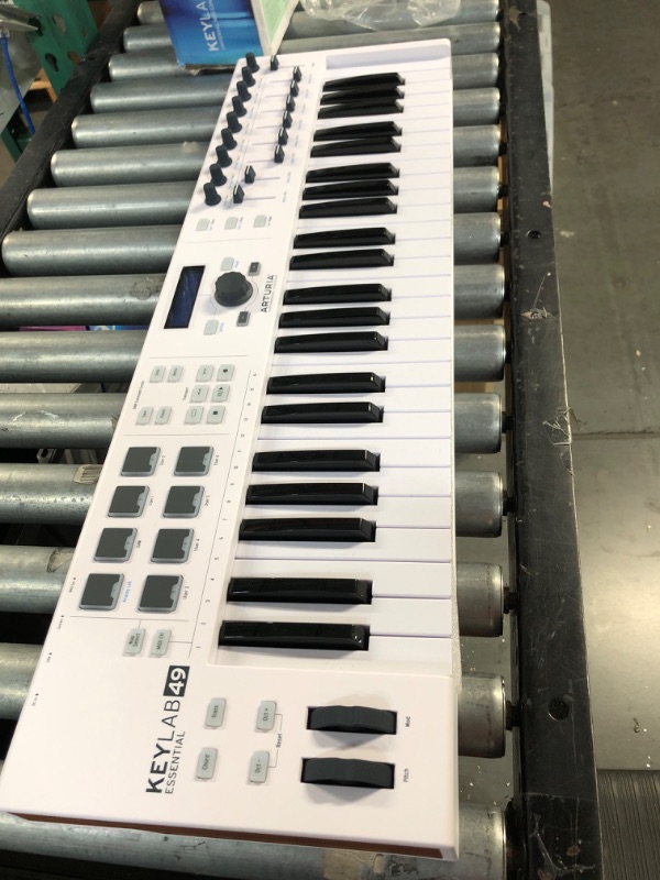 Photo 2 of *SEE NOTES* Arturia Keylab Essential 61 Keyboard Controller (white)