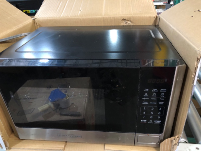 Photo 4 of [USED] Commercial Chef CHM009 Countertop Microwave 