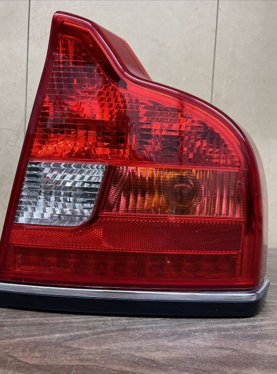 Photo 2 of 2004-2006 Volvo S80 GENUINE OEM RIGHT TAIL LAMP PASSENGER SIDE TAIL LIGHT