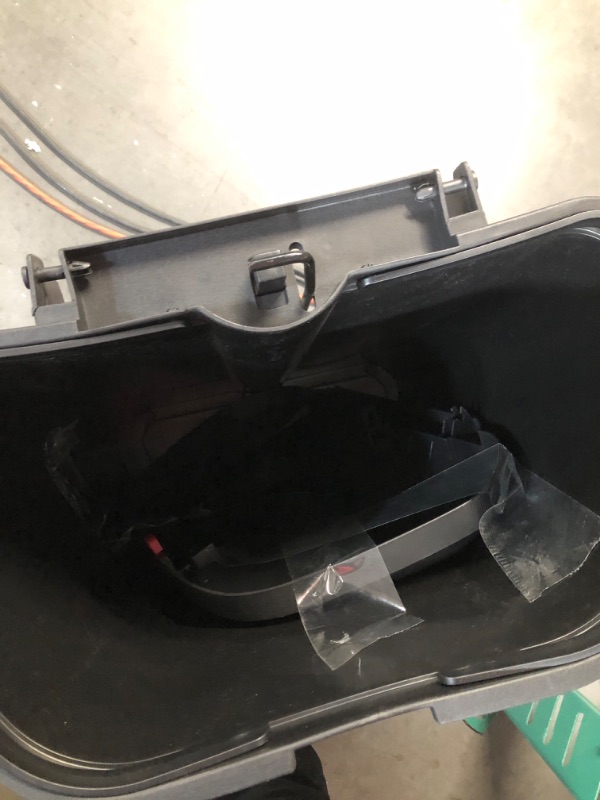 Photo 3 of -USED- Sterilite trash Can, , Black