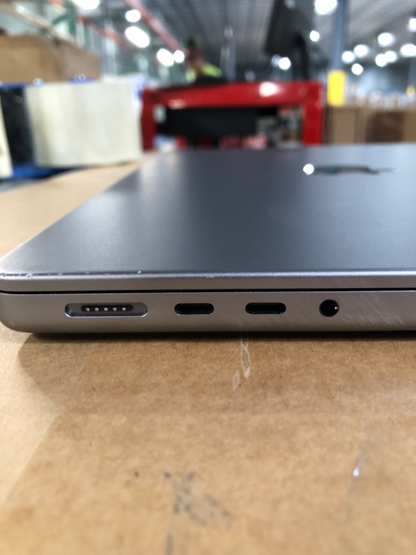 Photo 4 of -MINOR- MacBook Pro (14-inch, 2021)