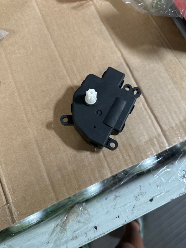 Photo 2 of PUENGSI HVAC Blend Door Actuator Replaces # 604-970 27743ZP00A Compatible with 2004-2009 Nissan Quest, 2004-2015 Nissan Titan, 2007-2015 Nissan Armada